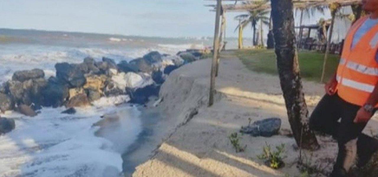 MARÉ ALTA PROVOCA TRANSTORNOS EM ILHÉUS MARÉ ALTA PROVOCA TRANSTORNOS EM ILHÉUS