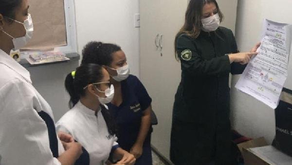 PROFISSIONAIS DO HOSPITAL COSTA DO CACAU RECEBEM TREINAMENTO SOBRE RISCOS DE MATERIAIS BIOLÓGICOS E PERFUROCORTANTES 