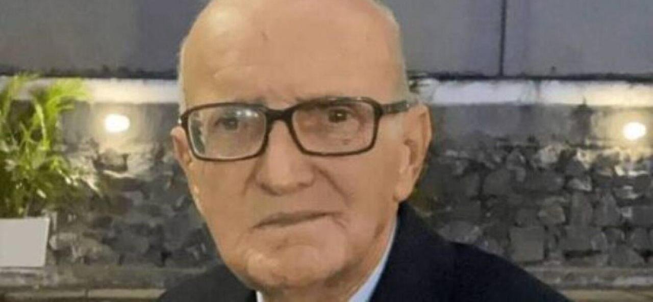 MORRE PROFESSOR MANOEL RENATO DE SOUZA MORRE PROFESSOR MANOEL RENATO DE SOUZA
