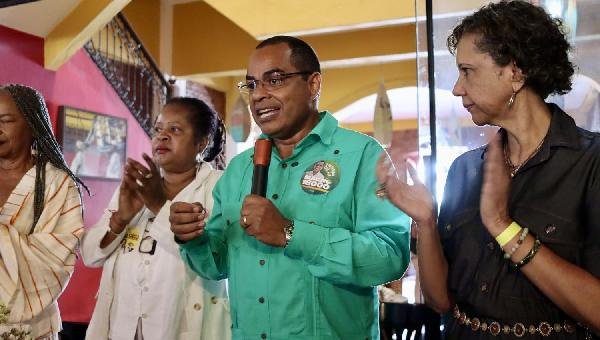 MAGNO APRESENTA AVANÇOS DO PROGRAMA MANUEL QUERINO EM DIÁLOGO COM PROFESSORES DO IFBA E IF BAIANO