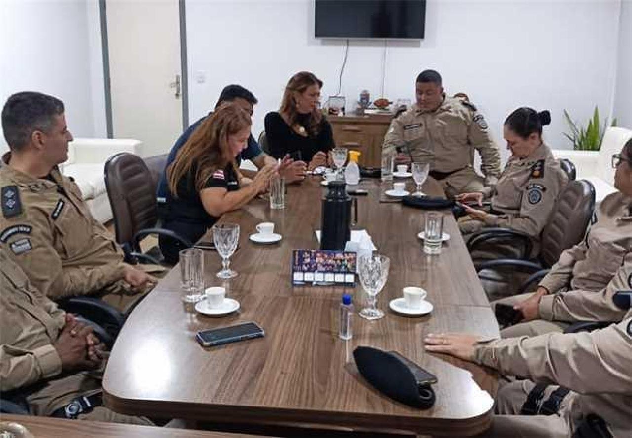 COORDENAÇÃO DO VIVA ILHÉUS SE REÚNE COM A PM E A PC PARA REFORÇAR SEGURANÇA DURANTE EVENTO COORDENAÇÃO DO VIVA ILHÉUS SE REÚNE COM A PM E A PC PARA REFORÇAR SEGURANÇA DURANTE EVENTO