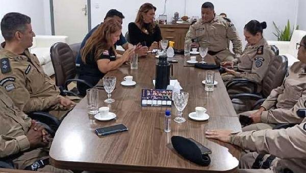COORDENAÇÃO DO VIVA ILHÉUS SE REÚNE COM A PM E A PC PARA REFORÇAR SEGURANÇA DURANTE EVENTO 
