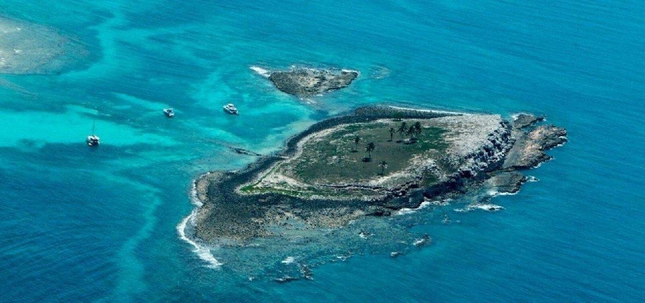 VISITAÇÃO AO PARQUE DE ABROLHOS É SUSPENSA APÓS CHEGADA DE MANCHAS DE ÓLEO