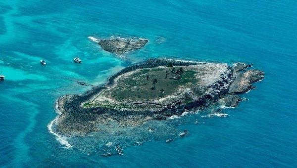 VISITAÇÃO AO PARQUE DE ABROLHOS É SUSPENSA APÓS CHEGADA DE MANCHAS DE ÓLEO