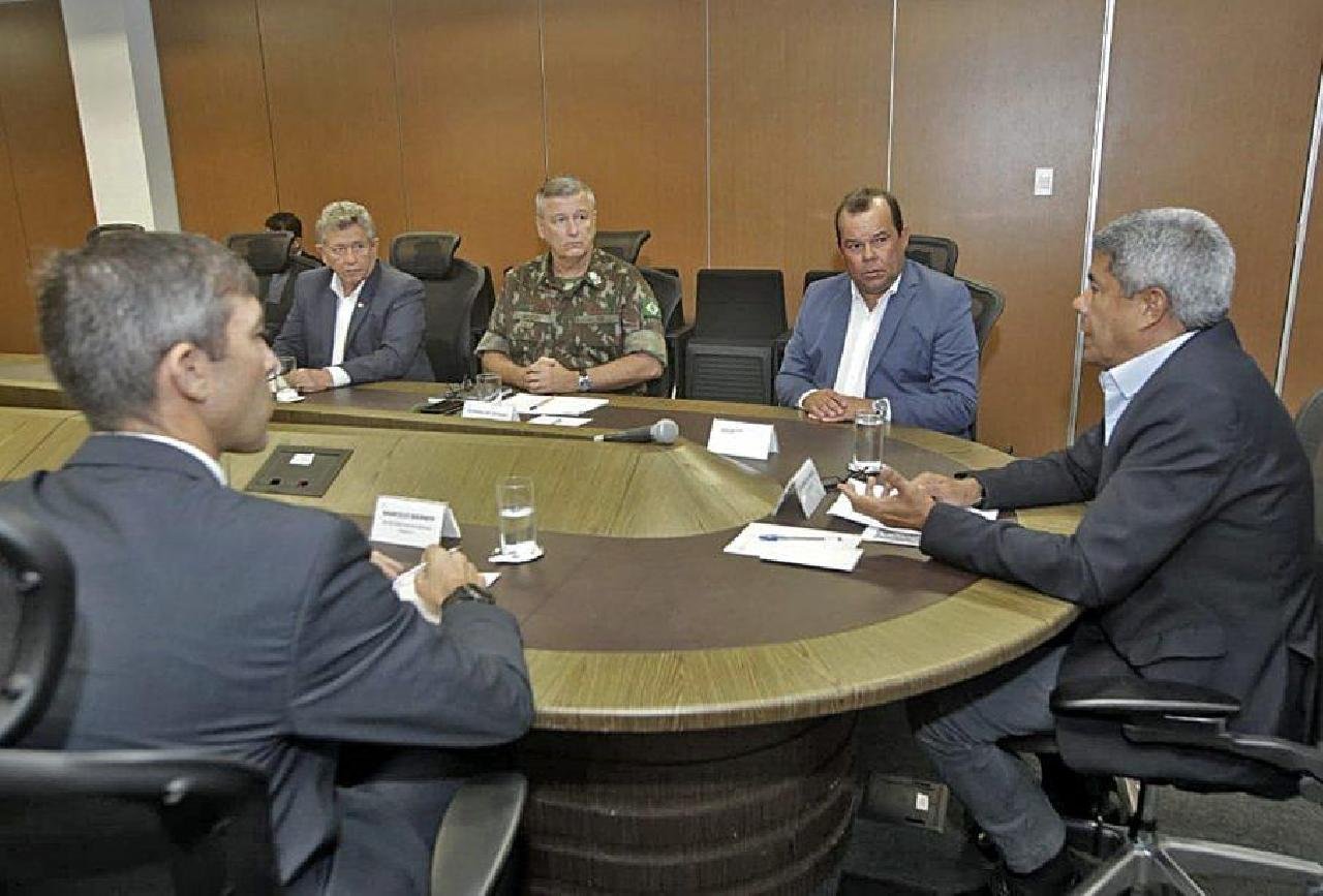JERÔNIMO DETERMINA RETIRADA DE ACAMPAMENTOS NA BAHIA COM OBSERVÂNCIA DOS ASPECTOS LEGAIS JERÔNIMO DETERMINA RETIRADA DE ACAMPAMENTOS NA BAHIA COM OBSERVÂNCIA DOS ASPECTOS LEGAIS