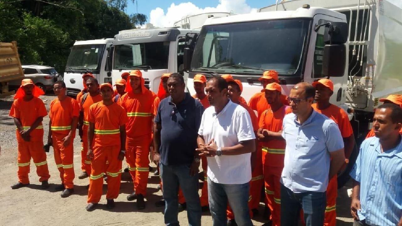 ILHÉUS: EMPRESA RECEBE QUASE R$ 1 MILHÃO POR MENOS DE 20 DIAS DE COLETA DE LIXO ILHÉUS: EMPRESA RECEBE QUASE R$ 1 MILHÃO POR MENOS DE 20 DIAS DE COLETA DE LIXO