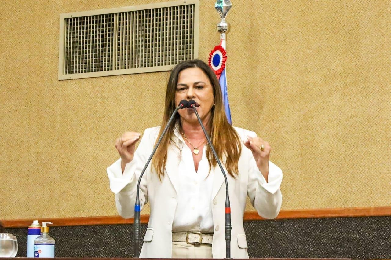 DEPUTADA SOANE GALVÃO APRESENTA PROJETO QUE LUTA POR MULHERES QUE PERDERAM SEUS FILHOS DEPUTADA SOANE GALVÃO APRESENTA PROJETO QUE LUTA POR MULHERES QUE PERDERAM SEUS FILHOS