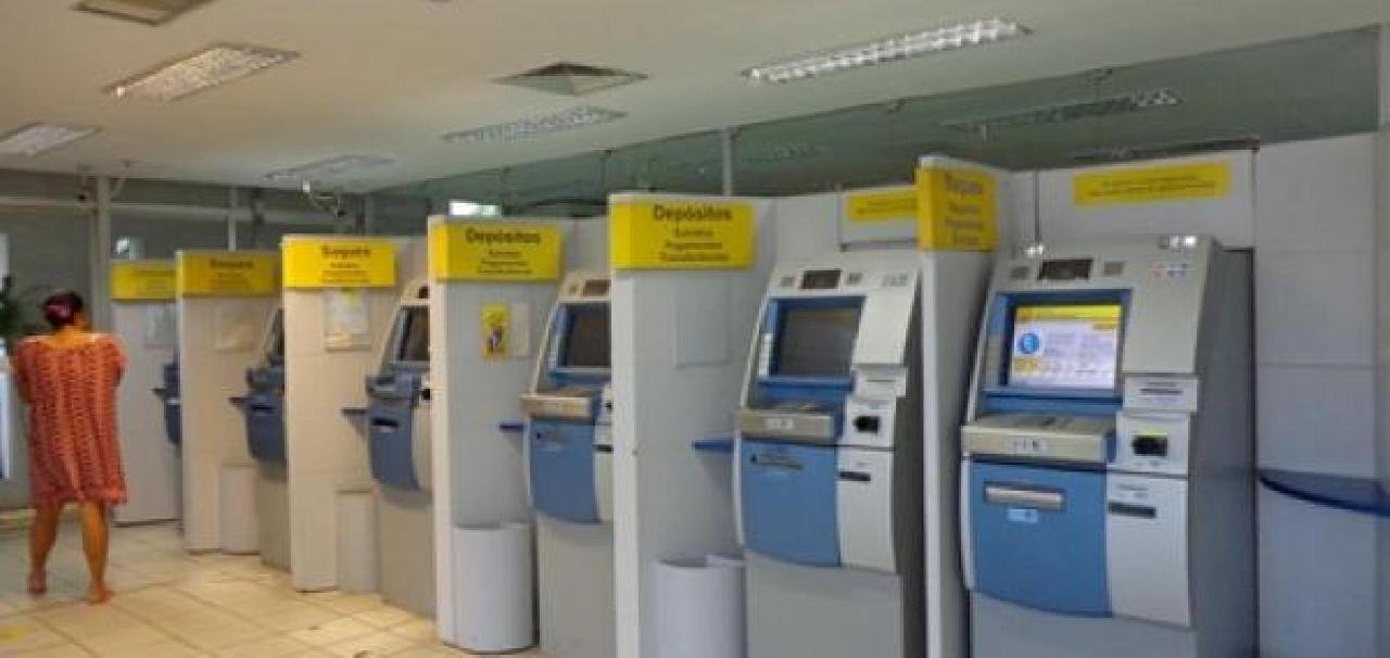 BANCOS CONTINUAM FECHADOS EM ILHÉUS, MESMO COM O FIM DA GREVE DOS VIGILANTES BANCOS CONTINUAM FECHADOS EM ILHÉUS, MESMO COM O FIM DA GREVE DOS VIGILANTES