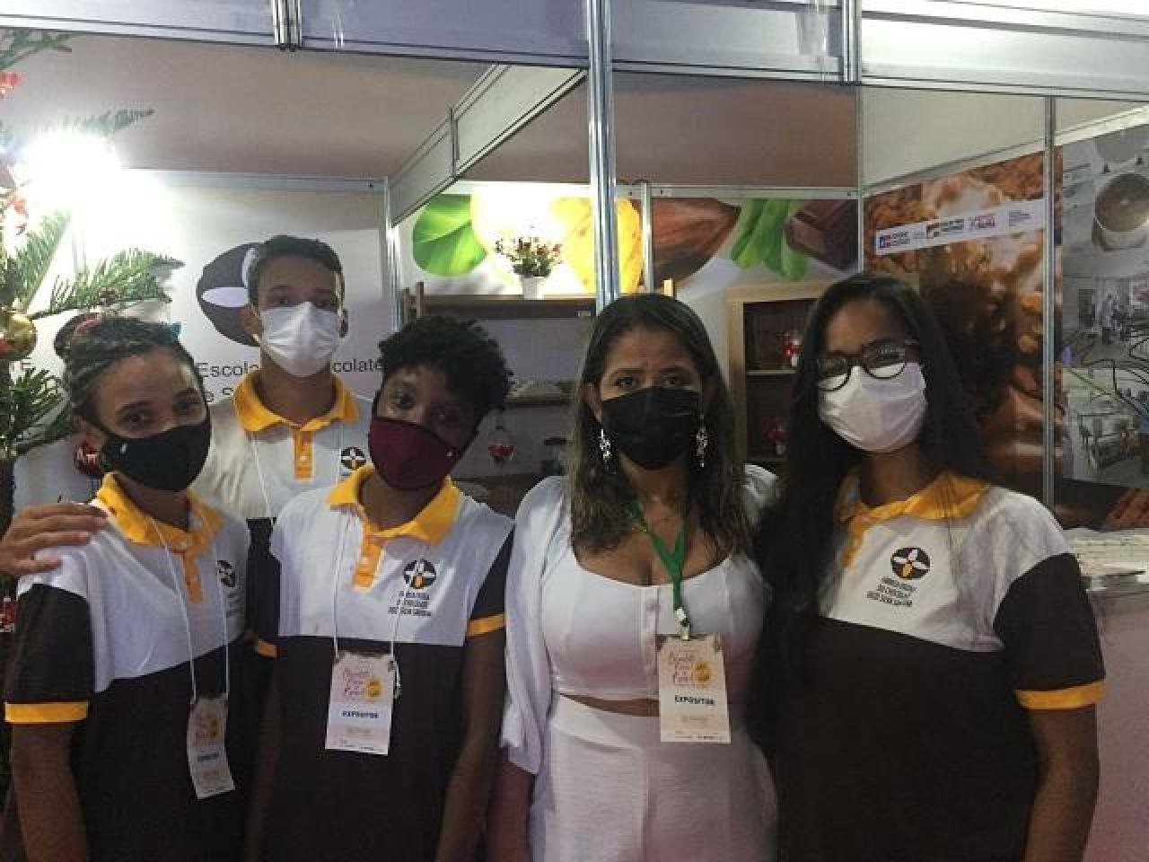 BAHIA: JOVENS SÃO FORMADOS PARA O MUNDO DO CHOCOLATE BAHIA: JOVENS SÃO FORMADOS PARA O MUNDO DO CHOCOLATE
