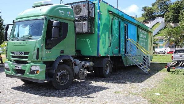 PARCERIA ENTRE PREFEITURA DE ILHÉUS E COELBA DISPONIBILIZA LÂMPADAS DE LED PARA A POPULAÇÃO 