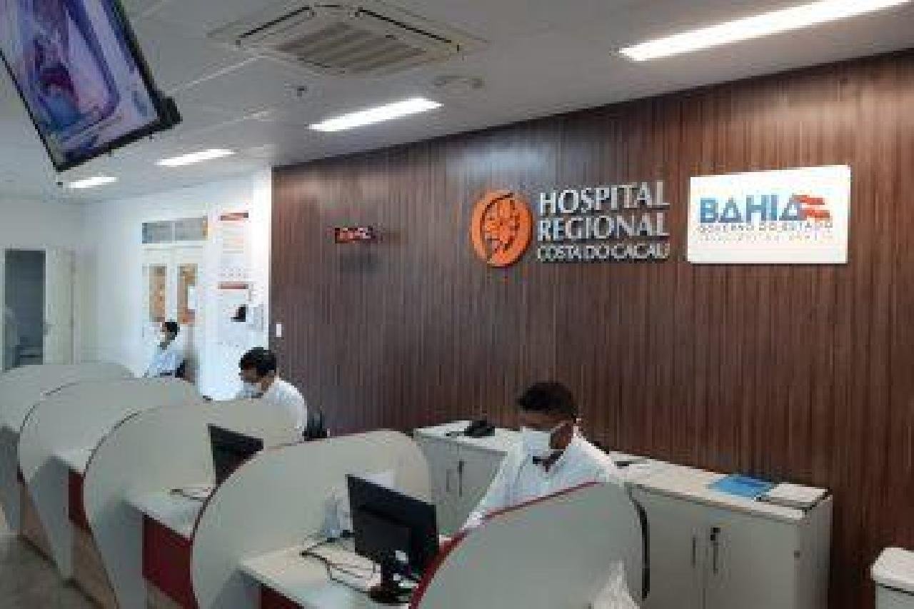 PROFISSIONAIS DO HOSPITAL COSTA DO CACAU ORIENTAM FAMÍLIAS E PROPORCIONAM ATENDIMENTO ACOLHEDOR PROFISSIONAIS DO HOSPITAL COSTA DO CACAU ORIENTAM FAMÍLIAS E PROPORCIONAM ATENDIMENTO ACOLHEDOR