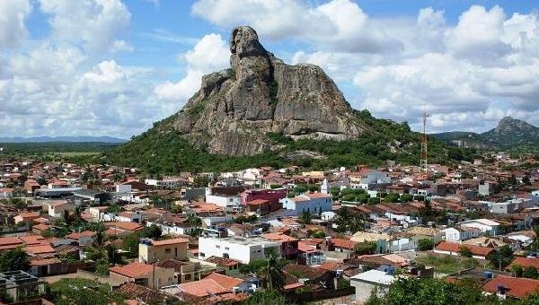 PREFEITO É ACUSADO DE IMPROBIDADE EM CONTRATO DE R$ 450 MIL COM EMPRESA DE LIMPEZA