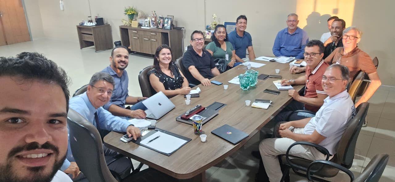 REUNIÃO ESTRATÉGICA É REALIZADA PARA REGULARIZAÇÃO FUNDIÁRIA E MELHORIAS HABITACIONAIS NO SALOBRINHO