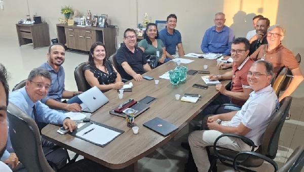 REUNIÃO ESTRATÉGICA É REALIZADA PARA REGULARIZAÇÃO FUNDIÁRIA E MELHORIAS HABITACIONAIS NO SALOBRINHO