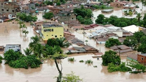 BAHIA JÁ CONTABILIZA MAIS DE 30 MIL DESABRIGADOS