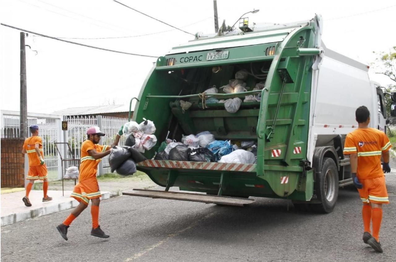 ILHÉUS: SEM CONDIÇÕES DE TRABALHO, FUNCIONÁRIOS DA LIMPEZA PÚBLICA PARALISAM ATIVIDADES ILHÉUS: SEM CONDIÇÕES DE TRABALHO, FUNCIONÁRIOS DA LIMPEZA PÚBLICA PARALISAM ATIVIDADES