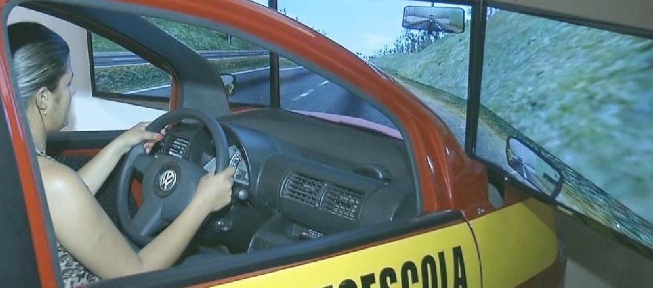 DETRAN TORNA FACULTATIVO USO DO SIMULADOR DE DIREÇÃO EM AUTOESCOLAS DETRAN TORNA FACULTATIVO USO DO SIMULADOR DE DIREÇÃO EM AUTOESCOLAS
