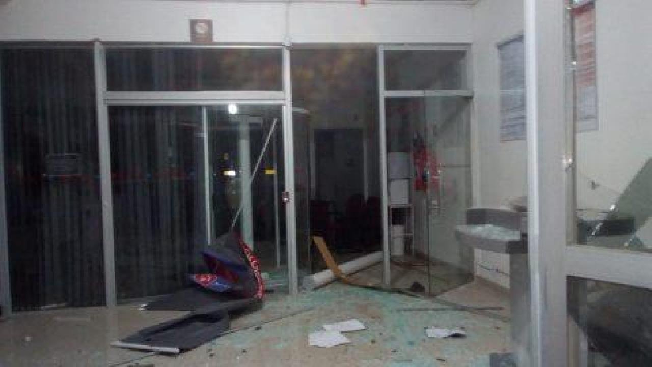 HOMENS ARMADOS EXPLODEM AGÊNCIA BANCÁRIA EM ITAJU DO COLÔNIA HOMENS ARMADOS EXPLODEM AGÊNCIA BANCÁRIA EM ITAJU DO COLÔNIA