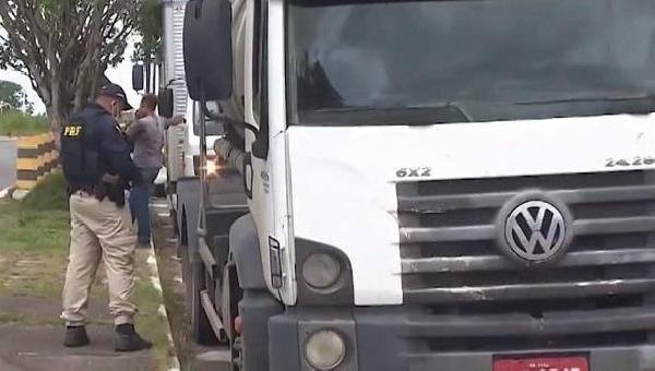 PRF REALIZA AÇÃO DE COMBATE AO CORONAVÍRUS NAS PRINCIPAIS RODOVIAS DA BAHIA