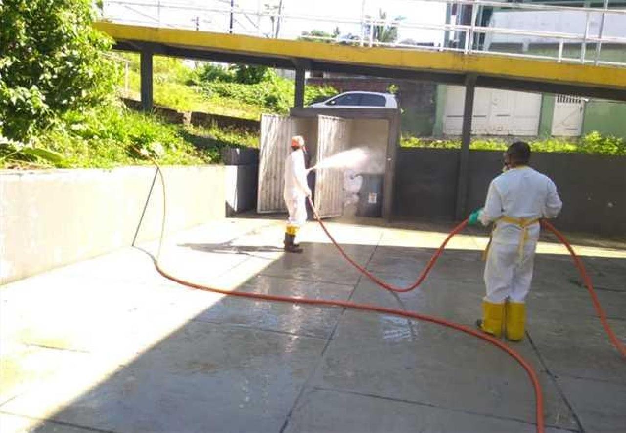 SERVIÇOS DE LIMPEZA PÚBLICA CONTINUAM SENDO PRESTADOS DE FORMA REGULAR