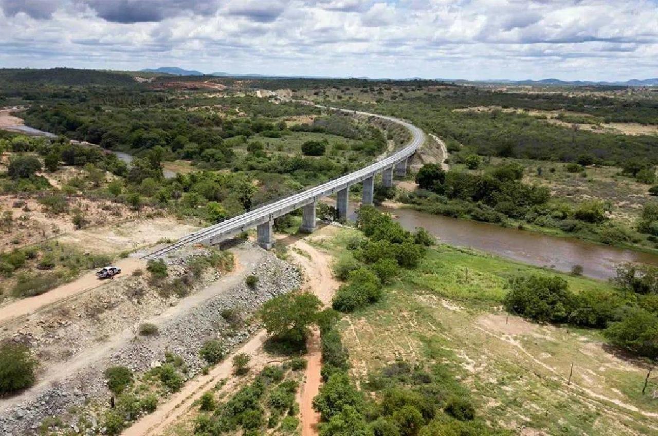 MOTA‑ENGIL NEGOCIA ASSUMIR FIOL 1, PORTO SUL E MINA EM CAETITÉ