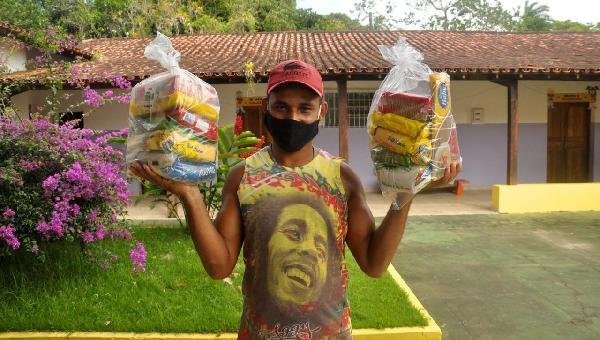 PREFEITURA DE ILHÉUS JÁ DISTRIBUIU 13 MIL KITS ALIMENTAÇÃO PARA ALUNOS DA REDE MUNICIPAL