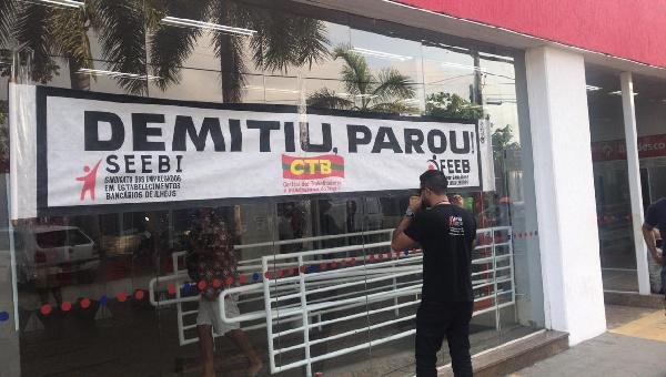 ILHÉUS: BANCÁRIOS PROTESTAM CONTRA DEMISSÃO EM MASSA DO BRADESCO