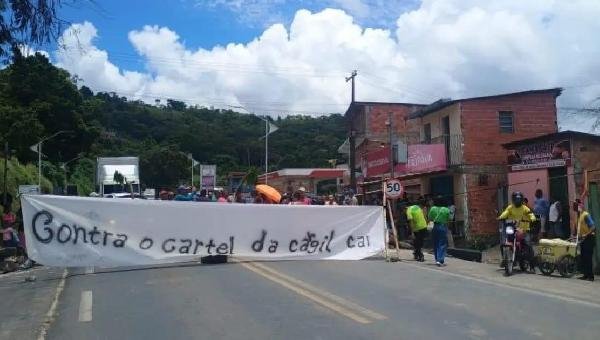 CACAUICULTORES INTERDITARAM BR-101 EM IBIRAPITANGA CONTRA "CARTEL" INTERNACIONAL