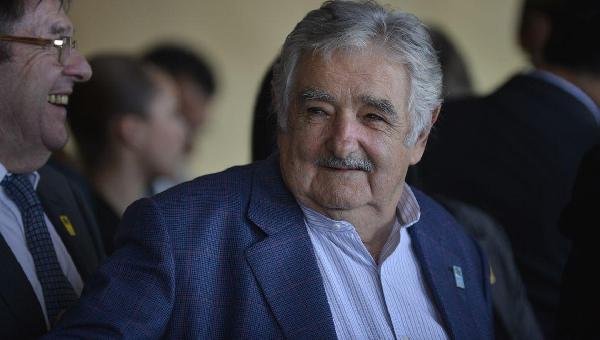 PEPE MUJICA É ELEITO SENADOR NO URUGUAI