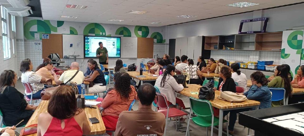 EDUCAÇÃO INTEGRAL DE ILHÉUS PARTICIPA DE OFICINA DE ROBÓTICA EDUCACIONAL