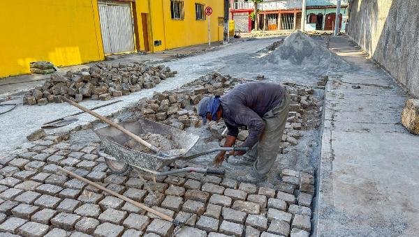TRAVESSA SANTILHA GUEDES RECEBE REPAROS NO CALÇAMENTO