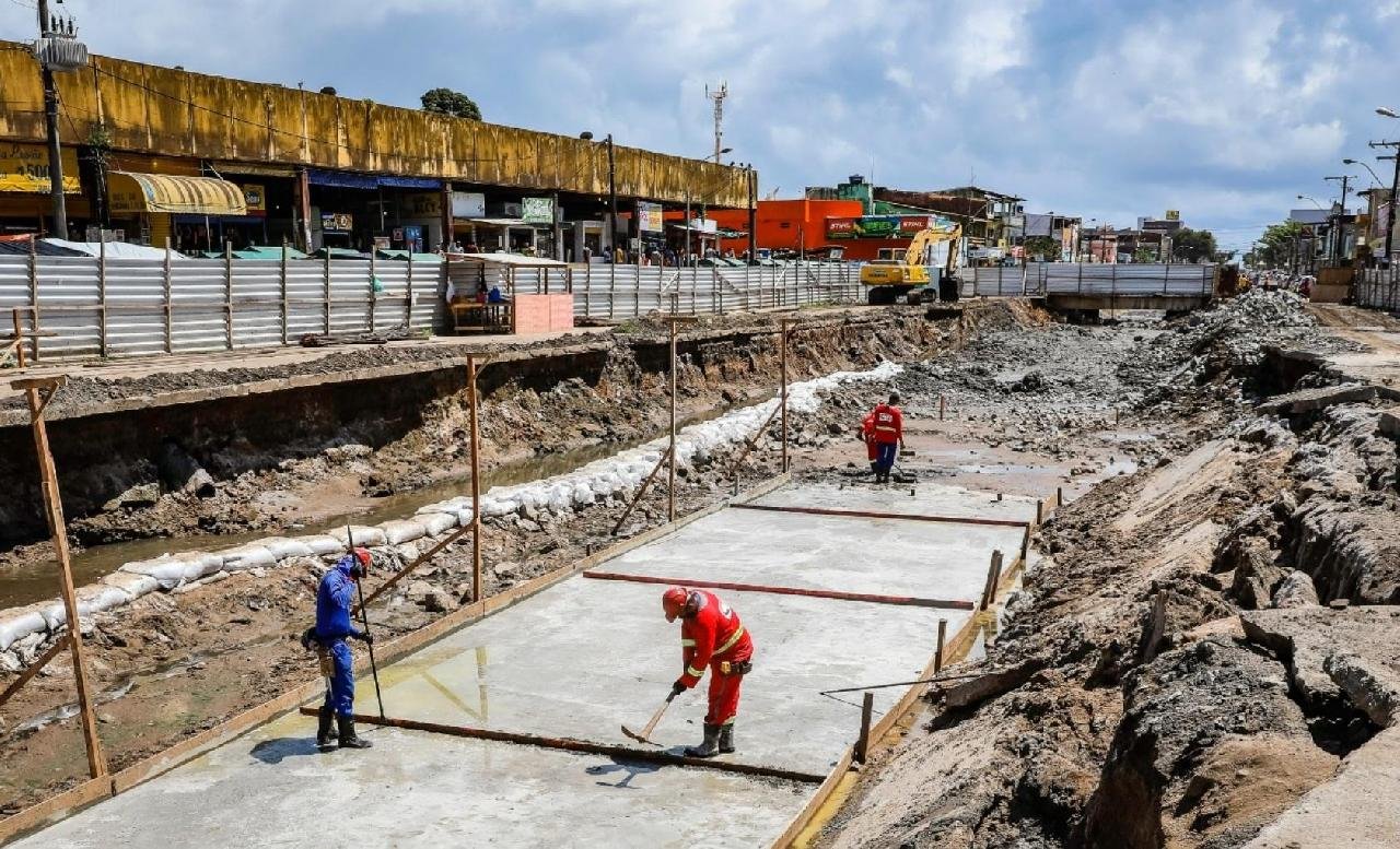 PREFEITURA DE ILHÉUS INICIA ETAPA DE CONCRETAGEM NO CANAL DO MALHADO PREFEITURA DE ILHÉUS INICIA ETAPA DE CONCRETAGEM NO CANAL DO MALHADO