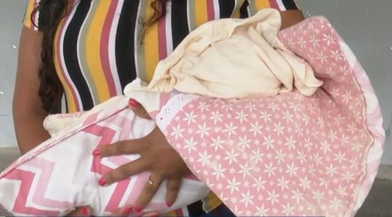 IDOSA ENCONTRA RECÉM NASCIDA NA PORTA DE CASA IDOSA ENCONTRA RECÉM NASCIDA NA PORTA DE CASA