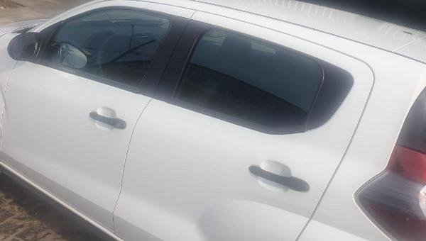 FIAT MOBI ESTÁ ABANDONADO HÁ CINCO DIAS NA AVENIDA CANAVIEIRAS EM ILHÉUS