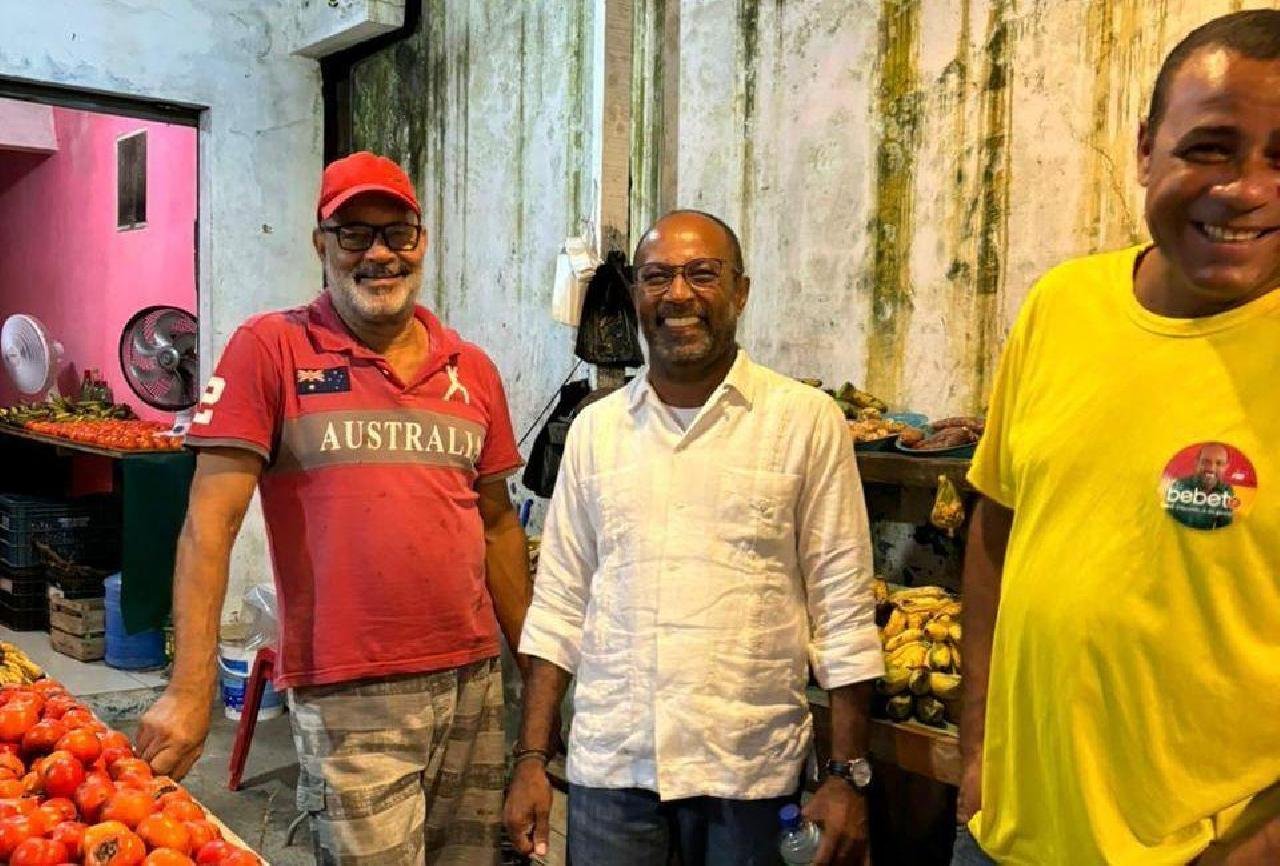 BEBETO VISITÁ O BAIRRO DE NOSSA SENHORA DA VITÓRIA PARA OUVIR COMERCIANTES DA REGIÃO BEBETO VISITÁ O BAIRRO DE NOSSA SENHORA DA VITÓRIA PARA OUVIR COMERCIANTES DA REGIÃO