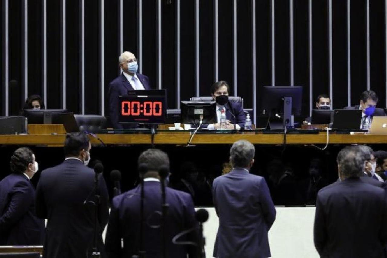 ADIAMENTO DAS ELEIÇÕES MUNICIPAIS É APROVADO PELA CÂMARA PARA NOVEMBRO ADIAMENTO DAS ELEIÇÕES MUNICIPAIS É APROVADO PELA CÂMARA PARA NOVEMBRO