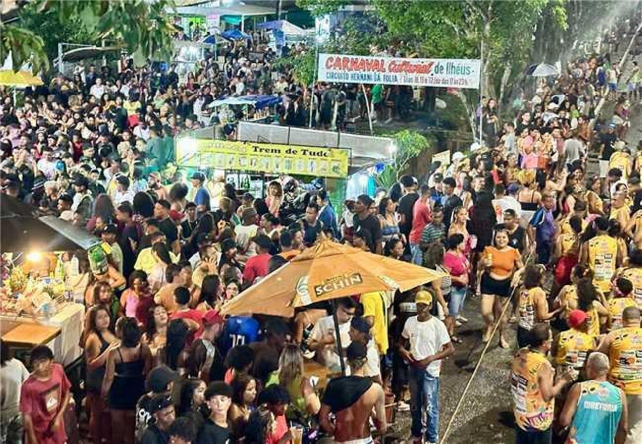 SEGUNDO DIA DE CARNAVAL ARRASTA MULTIDÃO DE FOLIÕES EM ILHÉUS