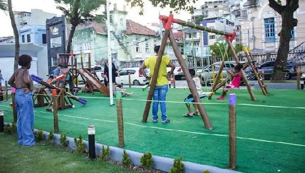 APÓS DENÚNCIA NO OTABULEIRO, SECRETARIA DE SERVIÇOS URBANOS REALIZA REPAROS EM PARQUINHO DA PRAÇA CASTRO ALVES