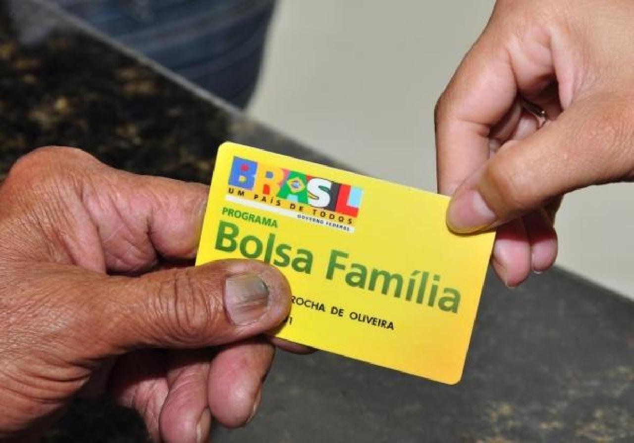 GOVERNO RETIRA 1,3 MILHÃO DE BENEFICIÁRIOS DO PROGRAMA BOLSA FAMÍLIA GOVERNO RETIRA 1,3 MILHÃO DE BENEFICIÁRIOS DO PROGRAMA BOLSA FAMÍLIA