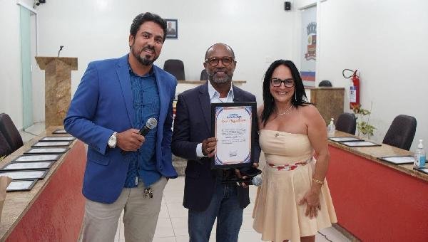 BEBETO GALVÃO É HOMENAGEADO COM COMENDA AMIGO DA ÁGUA EM UBAITABA