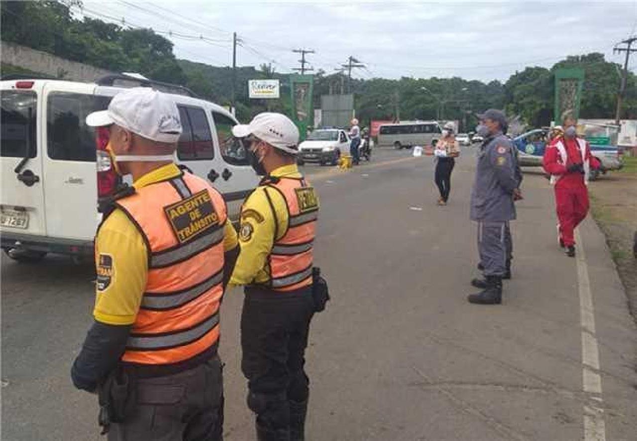 ILHÉUS: BLITZES FISCALIZAM CUMPRIMENTO DO DECRETO QUE PROÍBE TRANSPORTE INTERMUNICIPAL ILHÉUS: BLITZES FISCALIZAM CUMPRIMENTO DO DECRETO QUE PROÍBE TRANSPORTE INTERMUNICIPAL