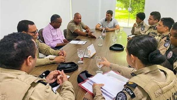 REUNIÃO DISCUTE PLANEJAMENTO E AÇÕES DE SEGURANÇA PARA O CARNAVAL DE ILHÉUS 