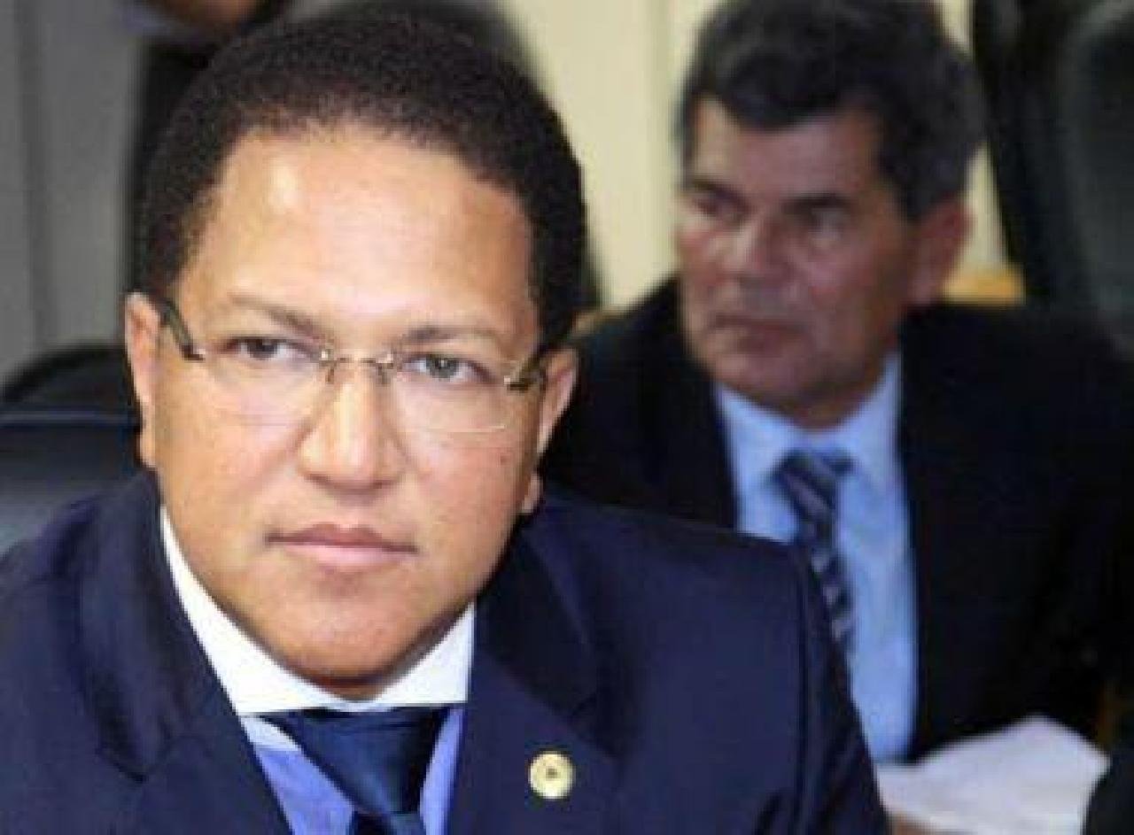 EX-DEPUTADO AUGUSTO CASTRO TESTA POSITIVO PARA COVID-19 E ESTÁ EM ESTADO GRAVE EX-DEPUTADO AUGUSTO CASTRO TESTA POSITIVO PARA COVID-19 E ESTÁ EM ESTADO GRAVE