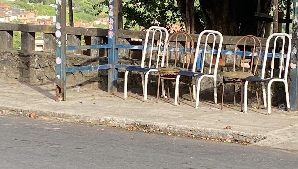 ILHÉUS: POPULAÇÃO SOFRE COM SITUAÇÃO PRECÁRIA DOS ABRIGOS DE ÔNIBUS 