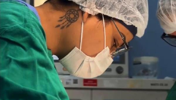 CIRURGIA BUCOMAXILO DO HRCC REMOVE LÂMINA ALOJADA EM ROSTO DE PACIENTE E DEVOLVE QUALIDADE DE VIDA APÓS UMA DÉCADA DE DORES
