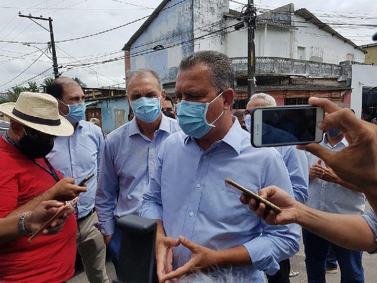 "ESTAMOS AVALIANDO COLOCAR OS PROFESSORES DE FÉRIAS EM NOVEMBRO", DIZ RUI