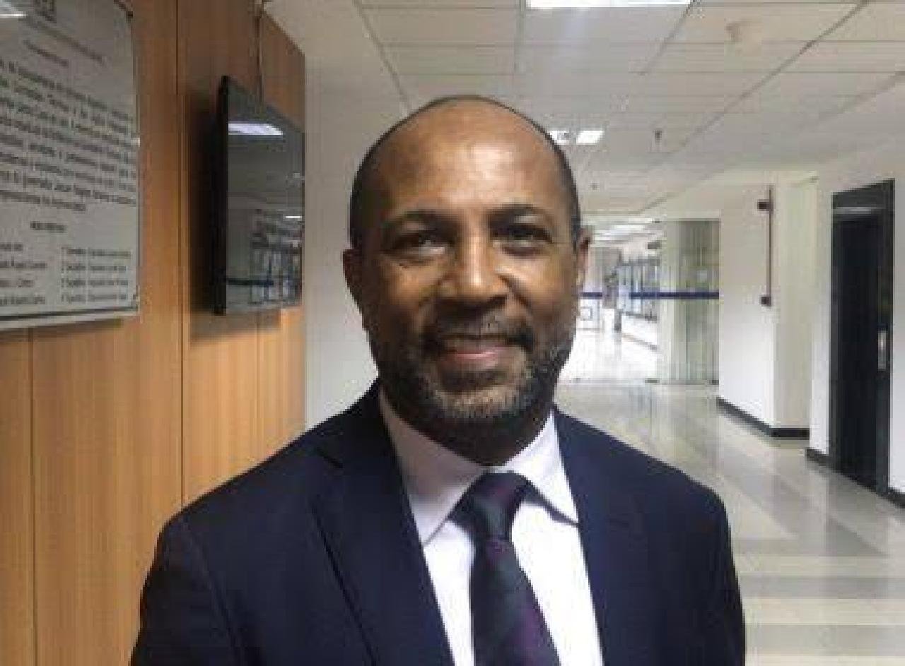 "FORAM DIAS DIFÍCEIS" DIZ BEBETO AO RECEBER ALTA DO HOSPITAL ALIANÇA "FORAM DIAS DIFÍCEIS" DIZ BEBETO AO RECEBER ALTA DO HOSPITAL ALIANÇA