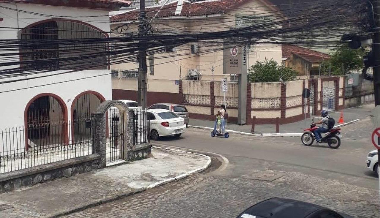 MESMO APÓS DIVULGAÇÃO DAS REGRAS, USO IRREGULAR DE PATINETE É REGISTRADO EM ILHÉUS