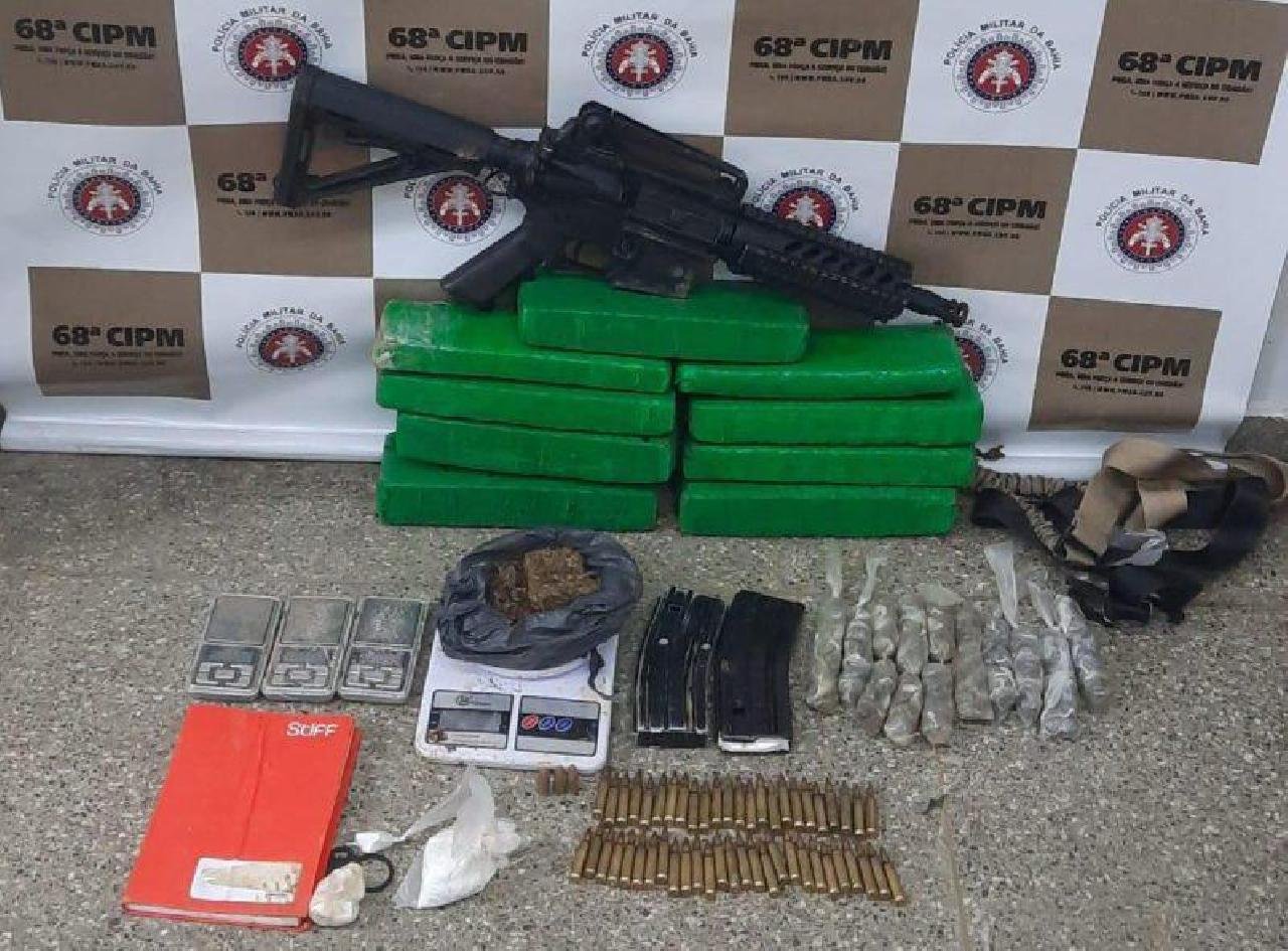OPERAÇÃO APREENDE FUZIL E DROGAS EM ILHÉUS; SUSPEITO É PRESO OPERAÇÃO APREENDE FUZIL E DROGAS EM ILHÉUS; SUSPEITO É PRESO