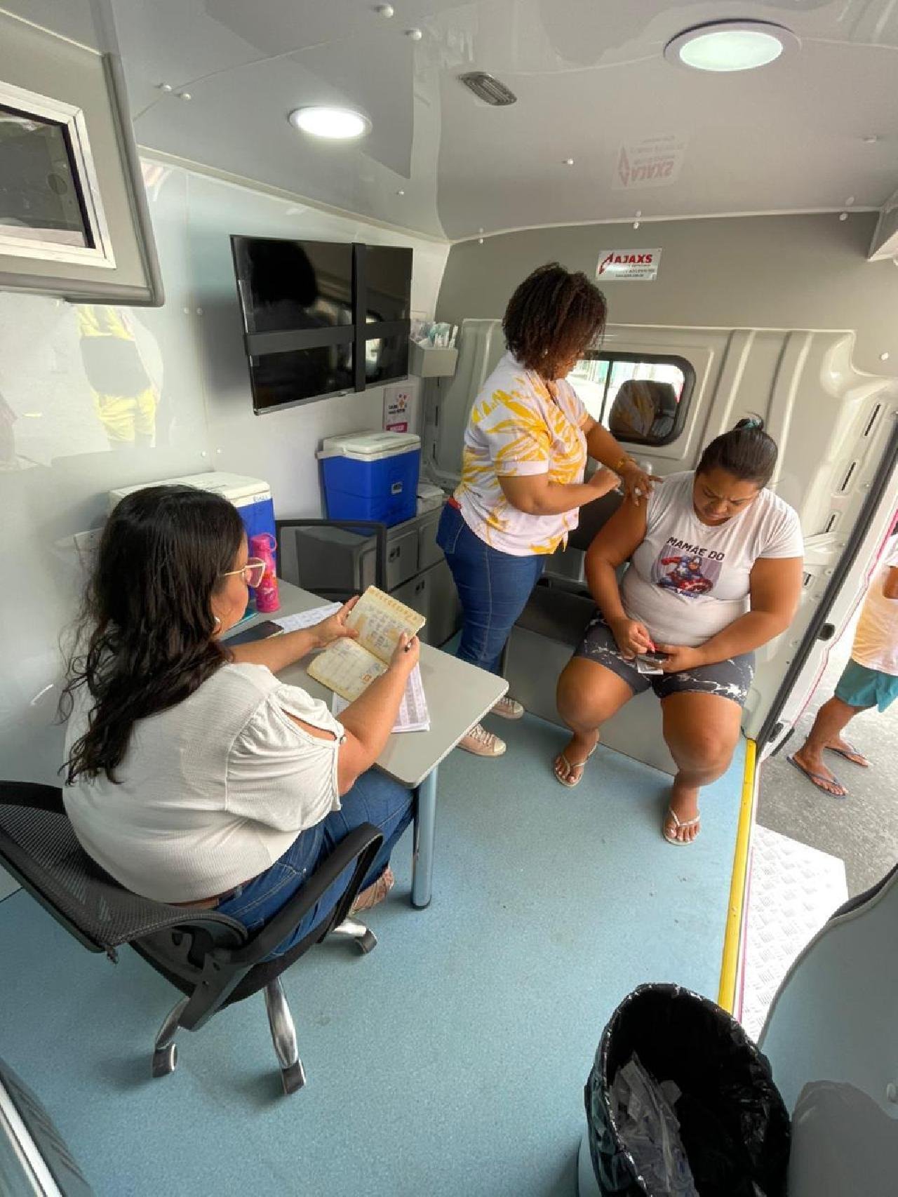 ACESSO À VACINAÇÃO É AMPLIADA COM AÇÃO ITINERANTE EM BAIRROS  DE ILHÉUS